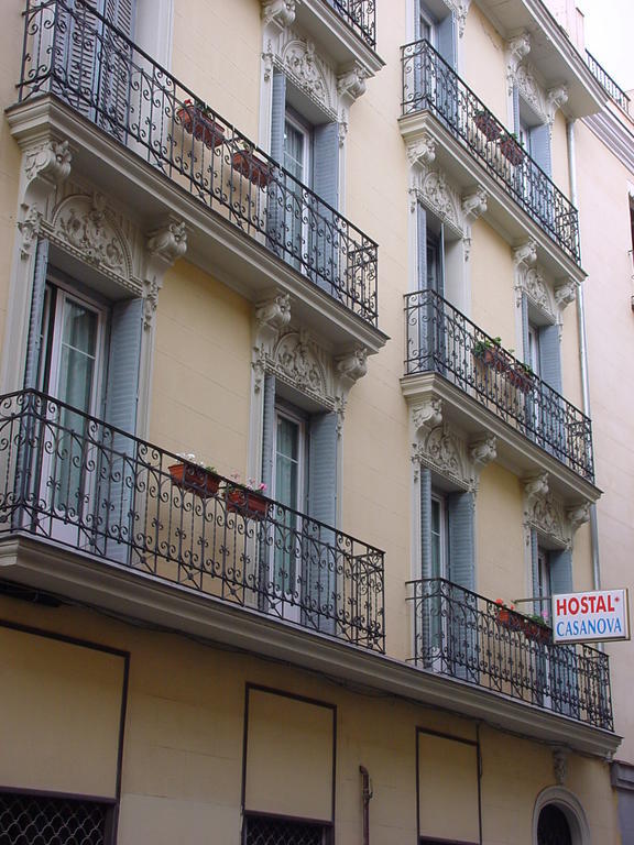 Hostal Casanova Madrid Luaran gambar